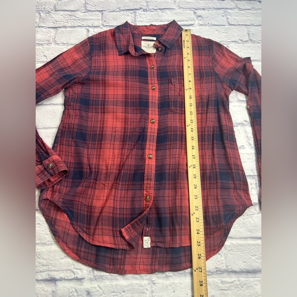 American Eagle Outfitters Red and Black Plaid Shirt. Boyfriend Fit. Size Small. - Picture 6 of 9